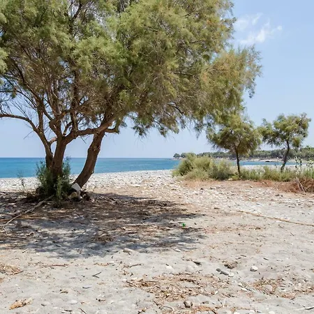 Aadonis Traditional House On The Sea